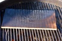 Recept na kuřecí stehna grilovaná na cedrovém prkénku