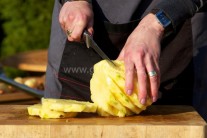 Recept na ananasový koláč na grilu