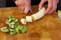 Recept na ovocný špíz s čokoládovou omáčkou