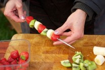 Recept na ovocný špíz s čokoládovou omáčkou