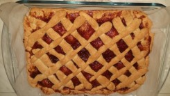 Recept na škvarkový mřížkový koláč s jahodovým džemem