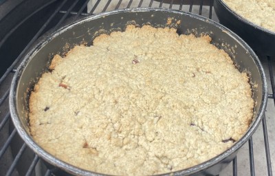Crumble - ovocný koláč pečený na grilu 
