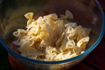 Recept na těstovinový salát s kuřecím masem