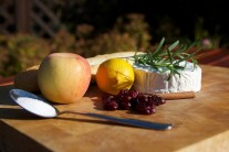 Recept na grilovaný camembert s brusinkami a rozmarýnem