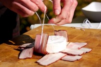 Recept na hermelín grilovaný ve slanině