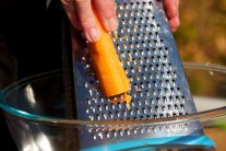 Recept na grilované tofu s mrkvovým salátem