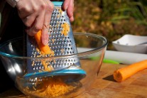 Recept na grilované tofu s mrkvovým salátem