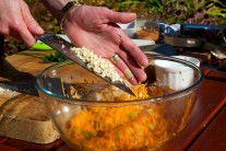 Recept na grilované tofu s mrkvovým salátem