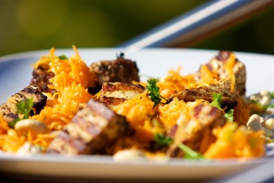 Grilované tofu s mrkvovým salátem