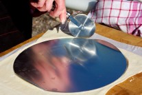 Recept na pizzu s rajčaty, mozzarellou a bazalkou