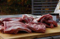 Recept na domácí uzená žebra