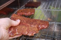 Recept na domácí uzená žebra