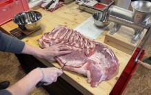 Recept na grilovací klobásy s medvědím česnekem