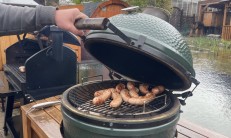 Recept na grilovací klobásy s medvědím česnekem