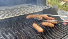 Recept na grilovací klobásy s medvědím česnekem