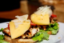 Recept na hamburger s trhaným kuřecím masem