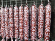 Recept na v&aacute;nočn&iacute; sal&aacute;m z dom&aacute;c&iacute; ud&iacute;rny