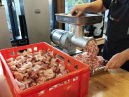 Recept na v&aacute;nočn&iacute; sal&aacute;m z dom&aacute;c&iacute; ud&iacute;rny