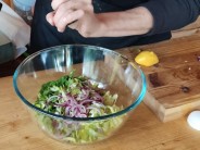 Recept na kapra na grilu se sal&aacute;tem a bramborem