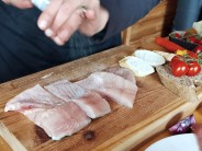 Recept na kapra na grilu s opečenou bagetou