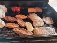 Recept na kapra na grilu s opečenou bagetou