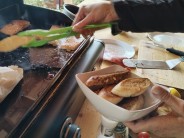 Recept na kapra na grilu s opečenou bagetou