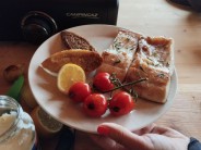 Recept na kapra na grilu s opečenou bagetou