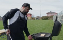 Recept na grilovan&aacute; krůt&iacute; prsa v pita chlebu podle Ornyho