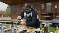 Recept na grilovan&aacute; krůt&iacute; prsa v pita chlebu podle Ornyho