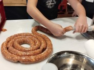 Recept na dom&aacute;c&iacute; pikantn&iacute; paprikovou klob&aacute;su