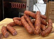 Recept na medovou klob&aacute;sa s kampotsk&yacute;m pepřem