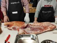 Recept na medovou klob&aacute;sa s kampotsk&yacute;m pepřem