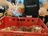 Recept na medovou klob&aacute;sa s kampotsk&yacute;m pepřem