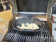 Kr&aacute;tce opečeme na hork&eacute;m s&aacute;dle