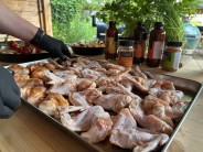 Recept na grilovan&aacute; kuřec&iacute; kř&iacute;dla v peletov&eacute;m grilu