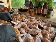 Recept na grilovan&aacute; kuřec&iacute; kř&iacute;dla v peletov&eacute;m grilu