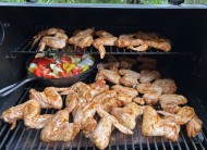 Recept na grilovan&aacute; kuřec&iacute; kř&iacute;dla v peletov&eacute;m grilu