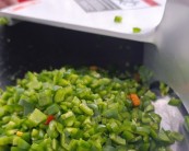 Recept na klob&aacute;su s čedarem a paprikou Jalapeňo