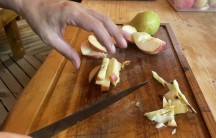 Recept na dom&aacute;c&iacute; Crumble s hru&scaron;kami a jablky