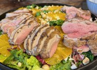 Zauzená kachní prsa na jablečných štěpkách