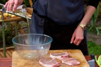 Recept na grilované kotlety s citronovo-tymiánovou marinádou