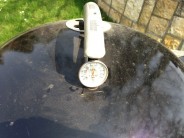 Škvaření sádla na grilu