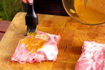 Recept na vepřová žebra s medovohořčičnou marinádou