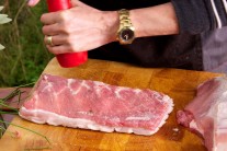 Recept na vepřový bok s estragonem a česnekovo-paprikovou omáčkou