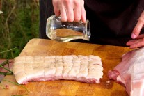 Recept na vepřový bok s estragonem a česnekovo-paprikovou omáčkou