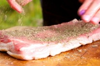 Recept na vepřový bok s estragonem a česnekovo-paprikovou omáčkou