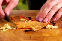 Recept na vepřový bok s estragonem a česnekovo-paprikovou omáčkou