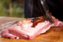 Recept na vepřový bok s universální marinádou a šalvějí