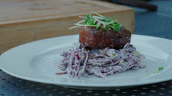 Recept na grilovanou roládu z vepřového bůčku se skořicí