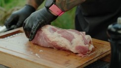 Recept na grilovanou roládu z vepřového bůčku se skořicí